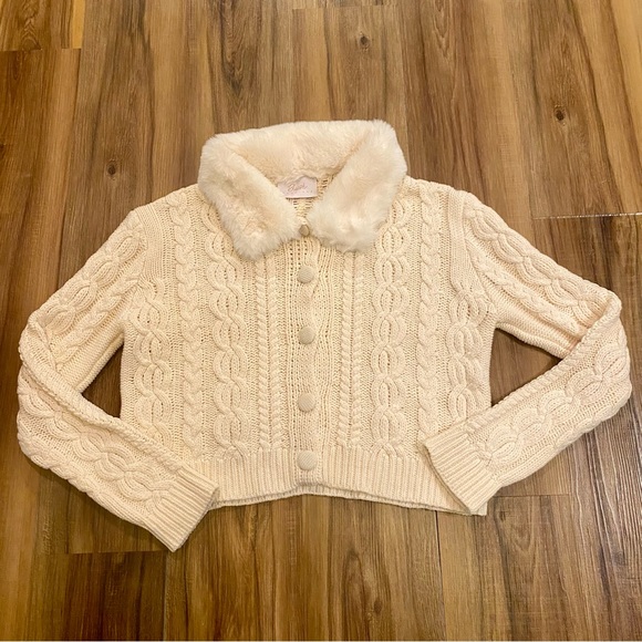 Blush Sweaters - Blush Boutique FAUX FUR TRIM KNIT cropped CARDIGAN Size Large